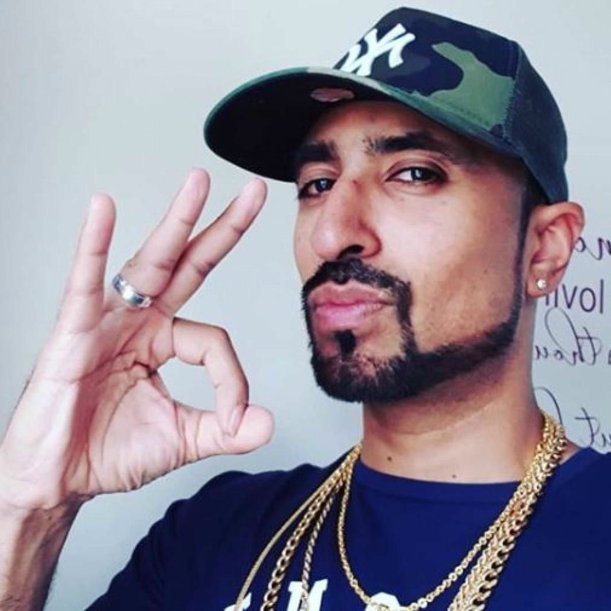 Roach Killa Performance